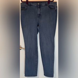 Gloria Vanderbilt “Amanda” blue jeans in size 20 W.